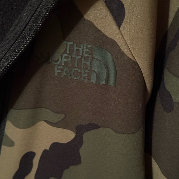 Men's Camouflage Jacket - Picture 2 of 5